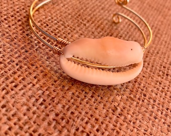 Sea-led lips, genuine cowrie bangle bracelet