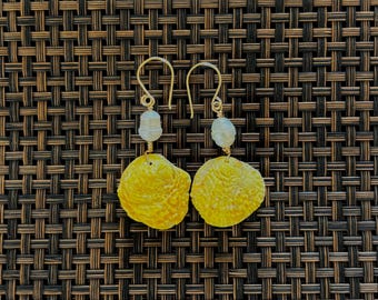 Dainty scallop seashell dangle drop earrings with pearl