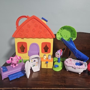 Blue&#39;s Clues and You Blue&#39;s House Playset with accessories!