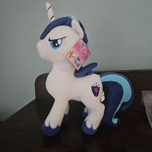 ロイヤルポニー マイリトルポニー ぬいぐるみ シャイニングアーマー Amazon.co.jp: FUNKO マイリトルポニー Shining Armor Vinyl