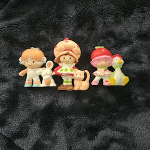 Strawberry Shortcake, Cherry Cuddler and Apricot Vintage figures. Choose your own!