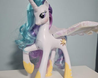 La principessa Celestia di My Little Pony Friendship is Magic si illumina e parla!!