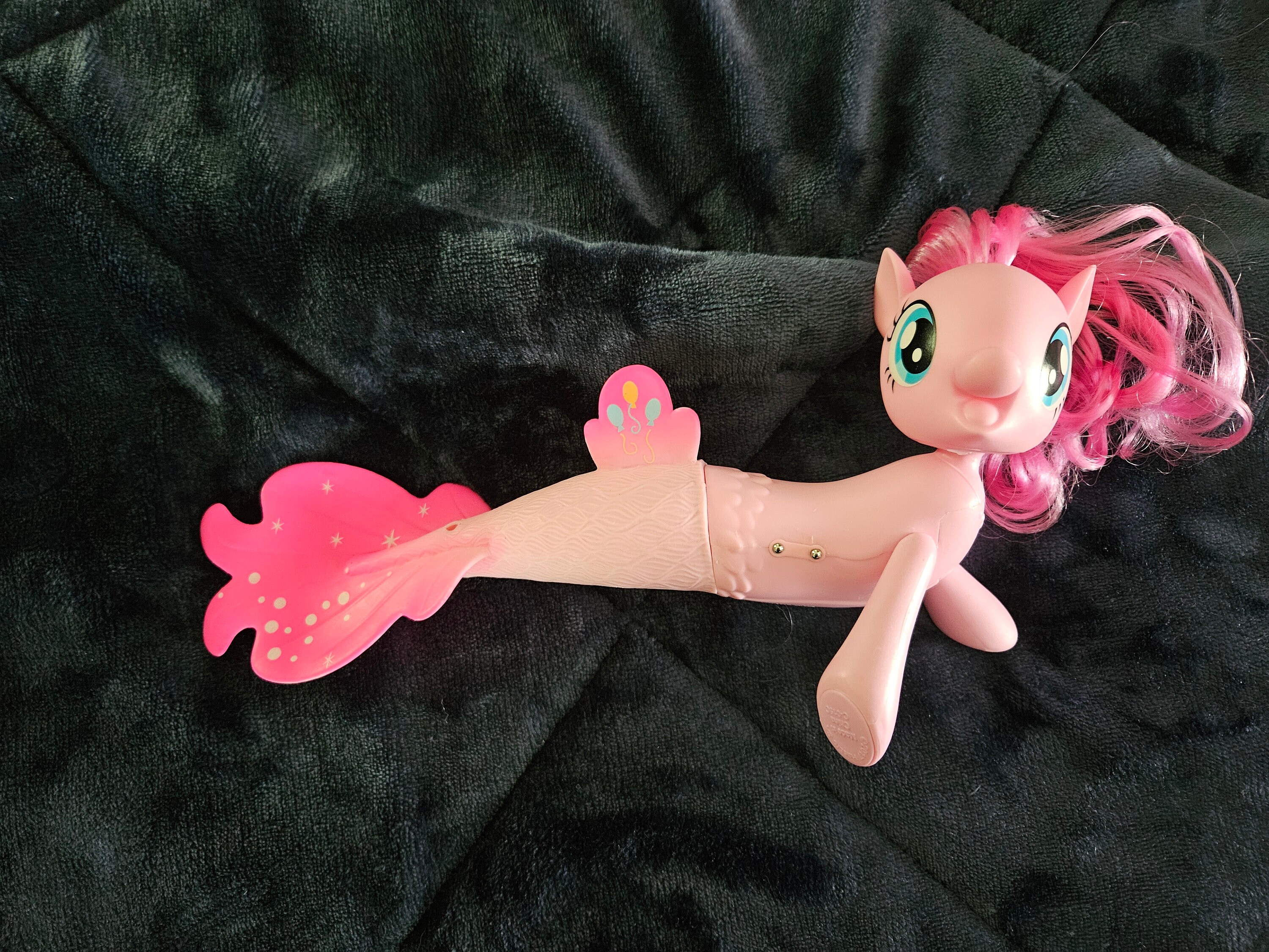 Pinkie Pie Mermaid Swimming Seapony!