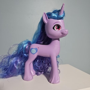 My Little Pony A New Generation Izzy Moonbow