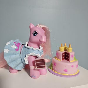 Impreza My Little Pony Pinkie Pie! Tort, ubrania i kucyk!