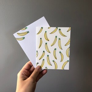 Cartão comemorativo em aquarela de banana com opção para adicionar mensagem pessoal e enviar ao destinatário