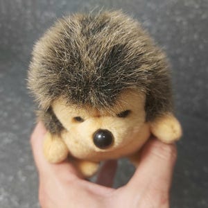 Cute Hedgehog stuffed vintage. Hedgehog Trudi Mini Collection. Hedgehog stuffed animal. Hedgehog vintage plush. Stuffed Hedgehog vintage. Trudi Hedgehog vintage. Hedgehog stuffed vintage. Plush Hedgehog Trudi Mini Collection Italy