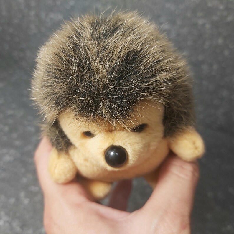 Cute Hedgehog stuffed vintage. Hedgehog Trudi Mini Collection. Hedgehog stuffed animal. Hedgehog vintage plush. Stuffed Hedgehog vintage. Trudi Hedgehog vintage. Hedgehog stuffed vintage. Plush Hedgehog Trudi Mini Collection Italy