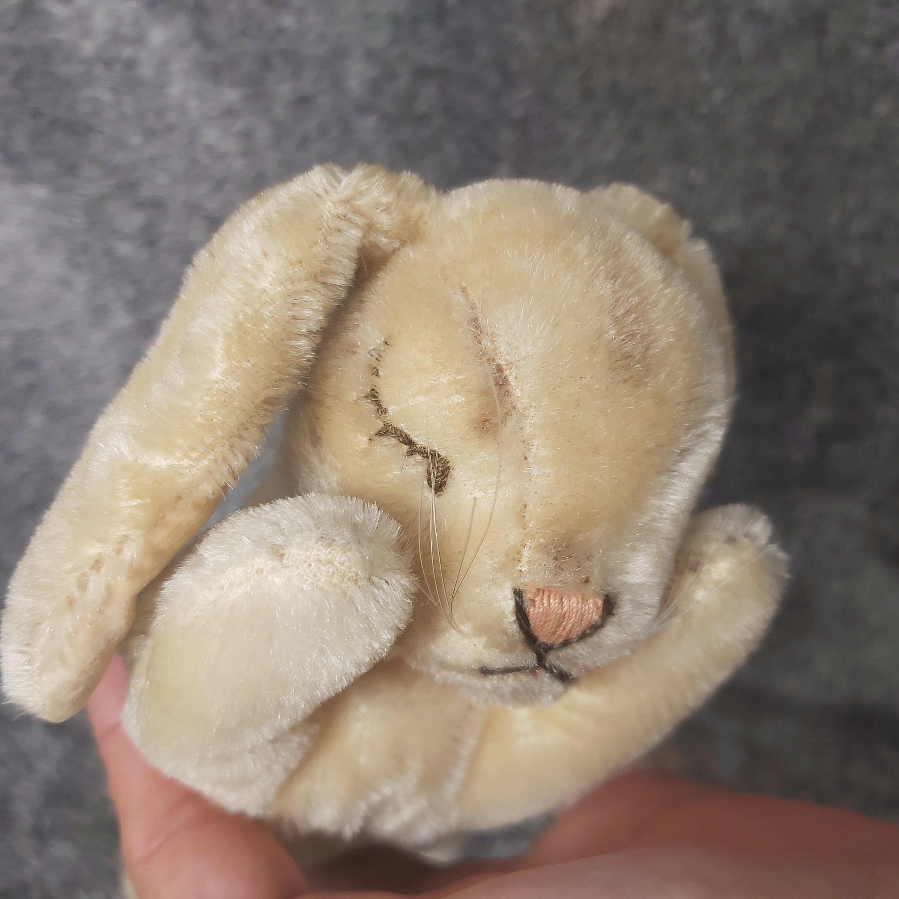 ヴィンテージ シュタイフ 眠っているウサギ。 シュタイフ