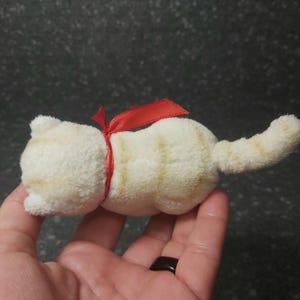 Peluche gattino tigrato. Gattino vintage Trudi. Piccolo gattino tigrato Trudi Sweet Collection. Piccolo gattino bianco-arancio peluche gatto vintage