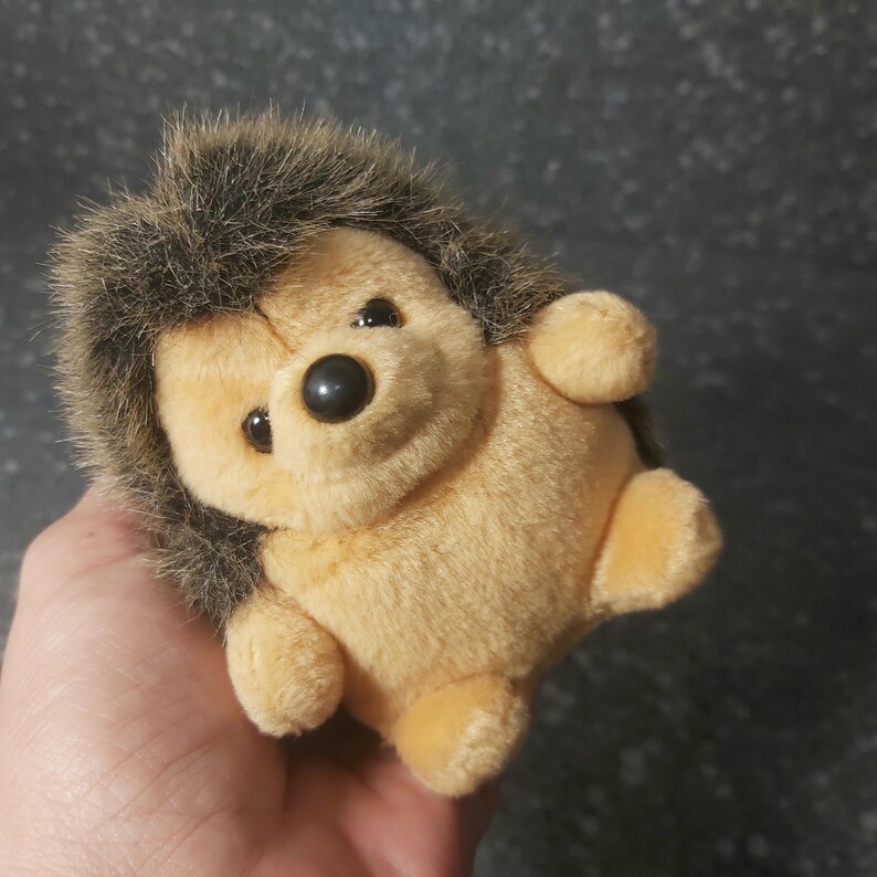 Cute Hedgehog stuffed vintage. Hedgehog Trudi Mini Collection. Hedgehog stuffed animal. Hedgehog vintage plush. Stuffed Hedgehog vintage. Trudi Hedgehog vintage. Hedgehog stuffed vintage. Plush Hedgehog Trudi Mini Collection Italy