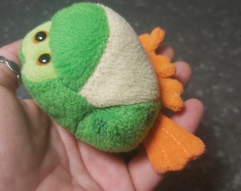 Llavero vintage de sapo de peluche. Rana verde de la colección Trudi Sweet. Sapo de peluche pequeño. Bolso con dije de rana. Sapo de peluche divertido.
