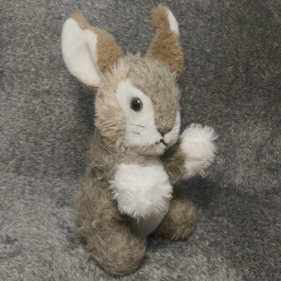 ヴィンテージの茶色のウサギのぬいぐるみ。ヴィンテージのウサギの