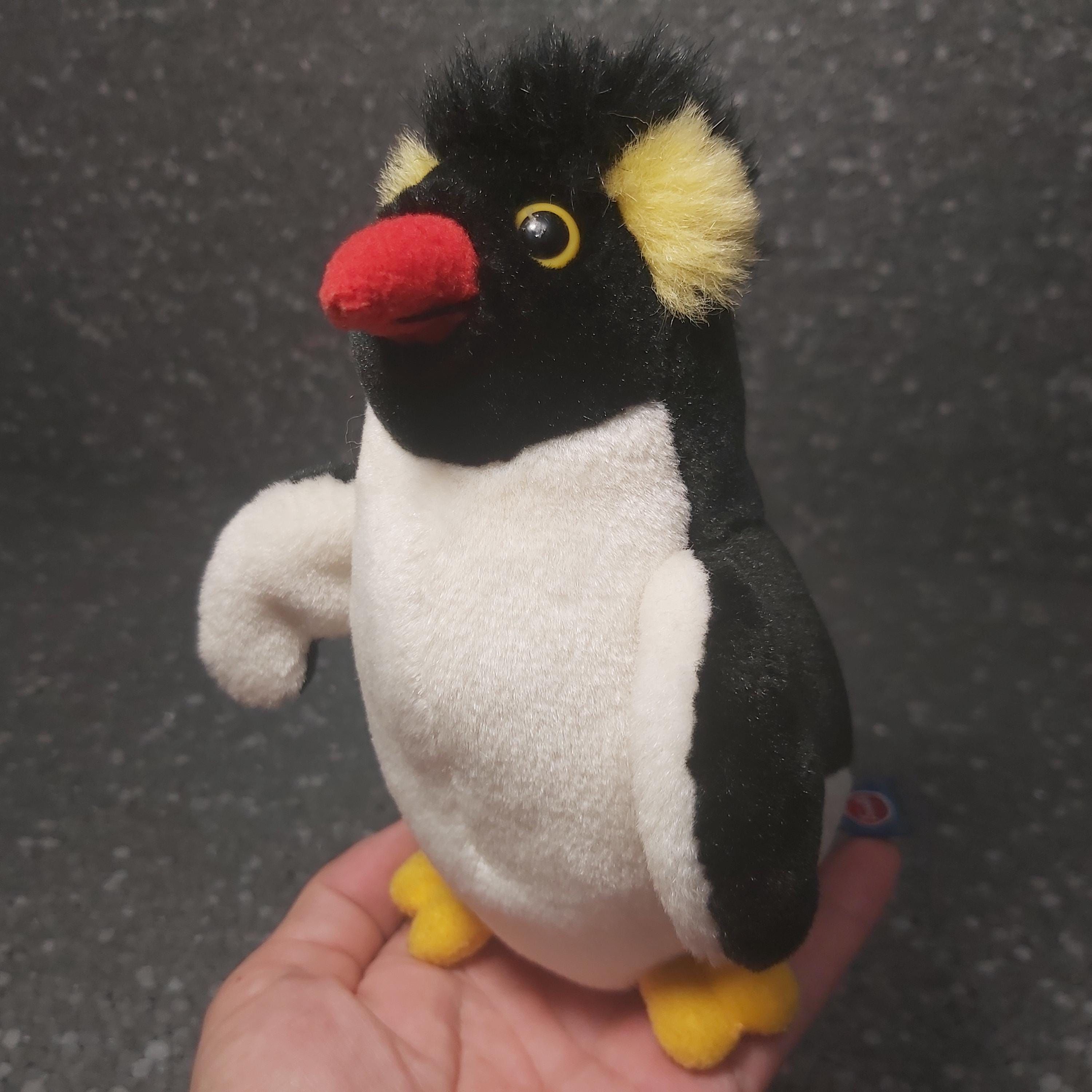 イワトビペンギンのぬいぐるみ ヴィンテージ。イワトビペンギン
