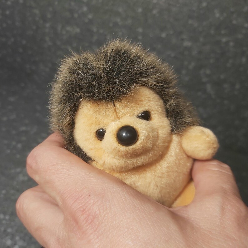 Cute Hedgehog stuffed vintage. Hedgehog Trudi Mini Collection. Hedgehog stuffed animal. Hedgehog vintage plush. Stuffed Hedgehog vintage. Trudi Hedgehog vintage. Hedgehog stuffed vintage. Plush Hedgehog Trudi Mini Collection Italy