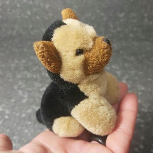 Hund Schäferhund Plüsch Vintage. Kleine Schäferhund Trudi Sweet Kollektion Kleines elsässisches Plüschtier. Welpe Schäfer Schlüsselanhänger Plüsch