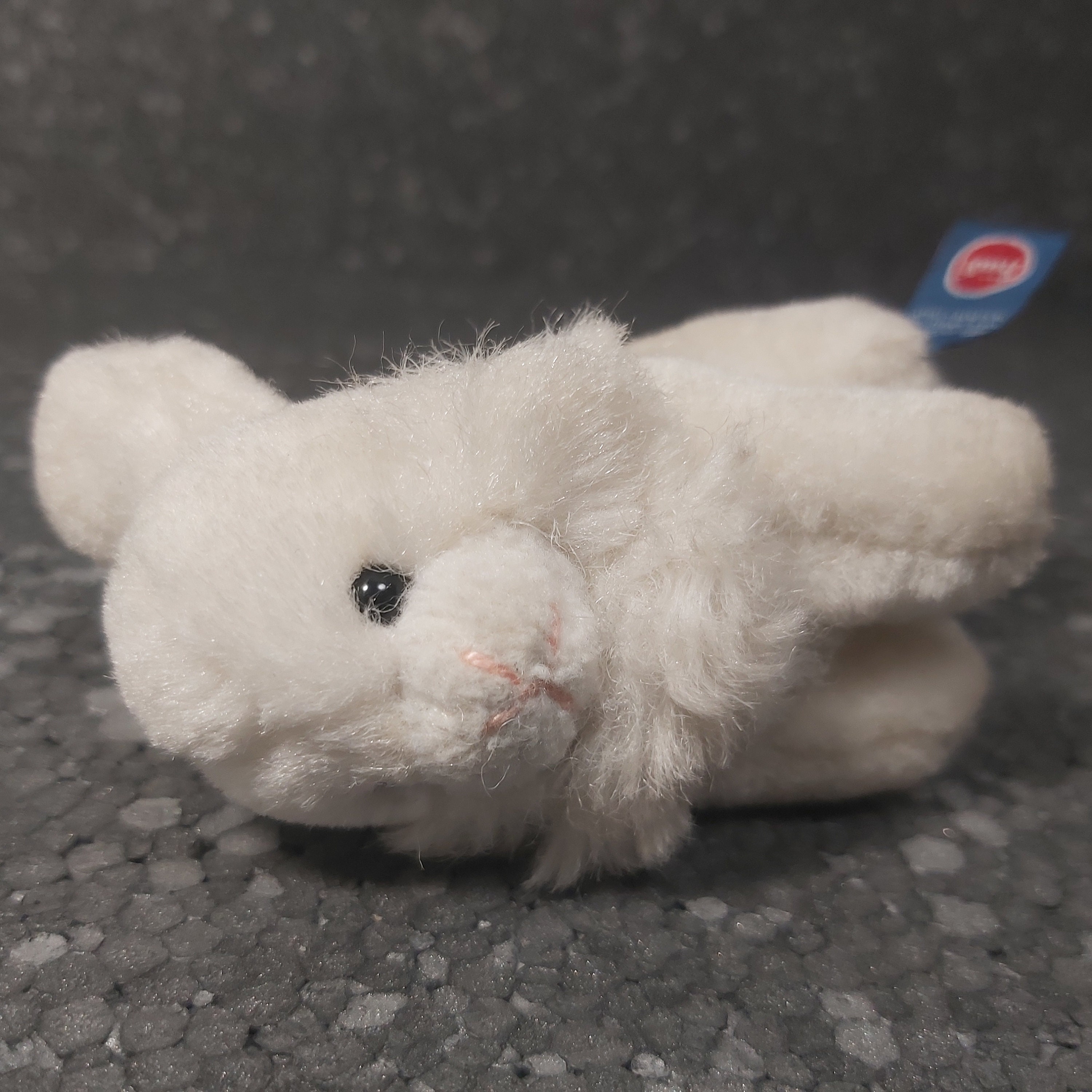 ホワイトアンゴラウサギのぬいぐるみ。バニー・トゥルーディ・スイート ホワイトアンゴラウサギのぬいぐるみ。バニー・トゥルーディ・スイート