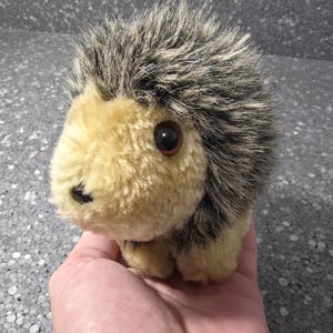 Vintage Hedgehog stuffed animal. Small Hedgehog plush vintage Italy. Ferrero Baby Hedgehog Giocattoli Sicuri. Hoglet plush