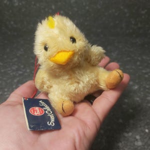 Küken Plüsch. Trudi Vintage. Kleine Küken Trudi Sweet Kollektion. Kleines Kuscheltier Huhn. Schlüsselanhänger Küken Plüsch. Charm Küken Plüschvogel