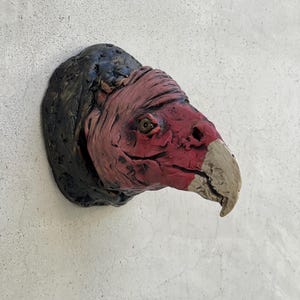 Scultura murale di avvoltoio turco
