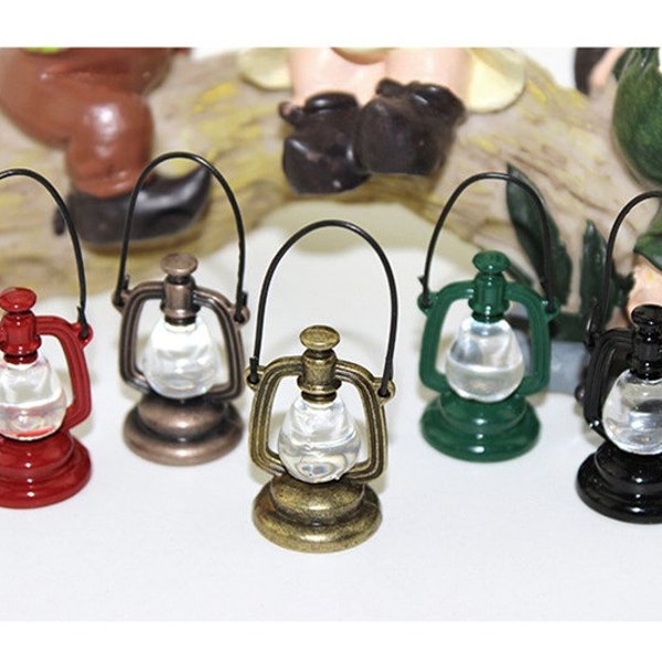 Miniature Retro Oil Lantern, Mini Dollhouse Vintage Lantern Kerosene, Halloween Miniatures Fairy Garden Lantern Outdoor Accessory 1:12 Scale