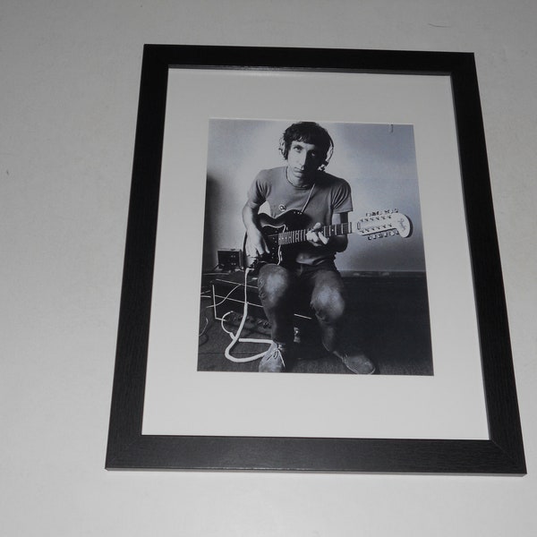 Pete Townshend enmarcado The Who con guitarra de 12 cuerdas b/n Tommy Sessions de 13"x16"