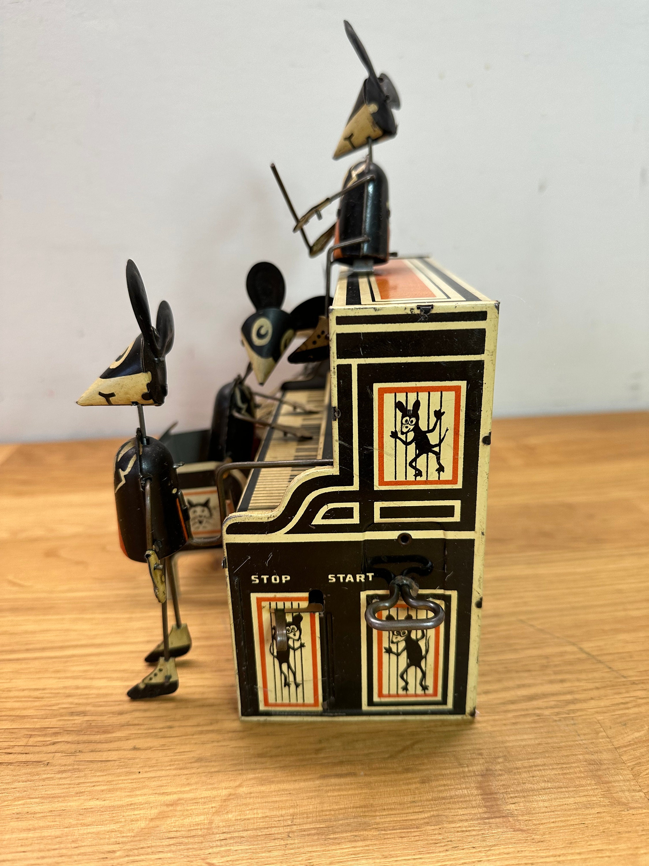 Louis MARX & Co. Antique RARE Tin Litho Wind-up Merry Makers