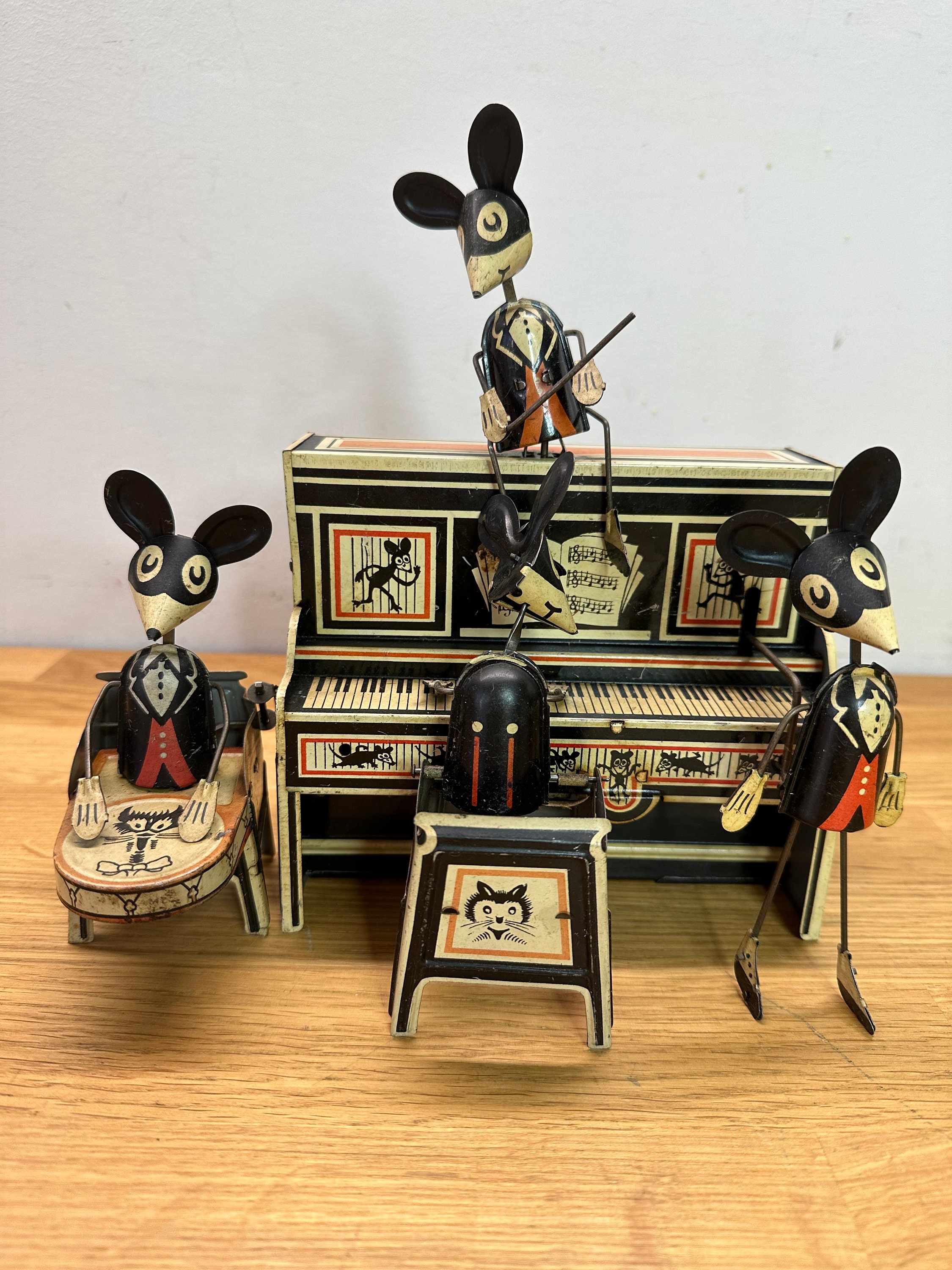 Louis MARX & Co. Antique RARE Tin Litho Wind-up Merry Makers