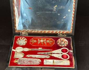 PALAIS ROYAL SEWING Estuche con caja de música de nácar Francia