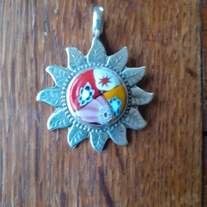 Silberner Sonnenblumen-Anhänger mit bunter Fimo-Mitte