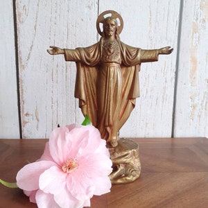Religious Crucifix, Vintage tin statue of Jesus from the Basilique Montmartre in Paris. Collectable Religious statue. Crucifix.