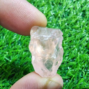 Wunderbarer Rosenquarz-Rohstein, Größe 26X16X12 MM, Rosa Rosenquarz-Kristalle, loser Edelstein, Rosenquarz-Rohschmuck für die Herstellung
