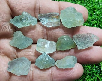 Ruwe edelstenen aquamarijn: 10 stukjes blauwe beril (12-21 mm)
