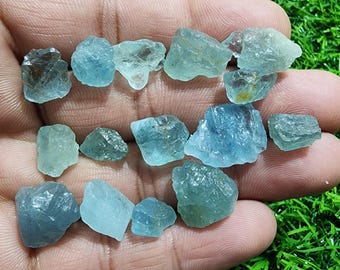 Ruwe edelstenen aquamarijn: blauwe beryl lapidair ruw (11-18 mm, set van 15 stuks)