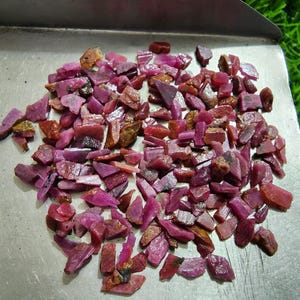 High Quality Indian Ratnapuri Rare Red Ruby 180 Pcs Lot Size 4-8 MM Red Ruby Rough Loose Gemstone Use For Jewelry Making