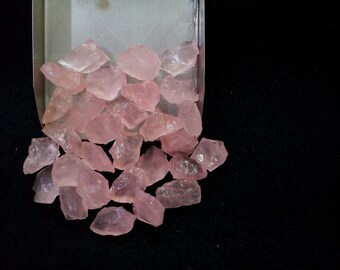 ローズクォーツ原石10個：研磨されていないピンク色の結晶（12～15mm）