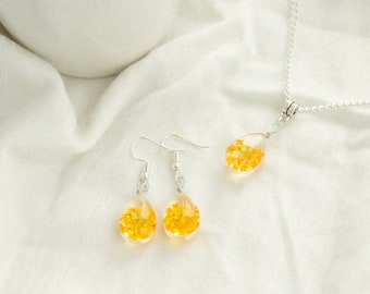 ORANGE REAL FLOWER Jewelry - Dried Flower Earrings - Flower Necklace - Glass Earrings and Necklace - Pressed Flower Earrings