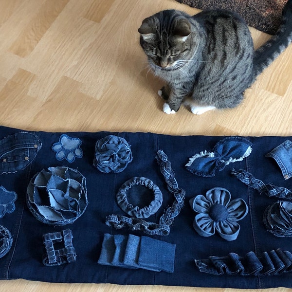 Interaktive Schnüffelmatte aus Denim (Jeans) mit 15 Spielelementen 100 % Handmade