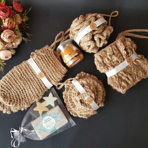 Spa set voor vrouwen gemaakt van milieuvriendelijk jute materiaal. Milieuvriendelijke ontspannings- en huidverzorgingskit. Het perfecte cadeau voor elke gelegenheid