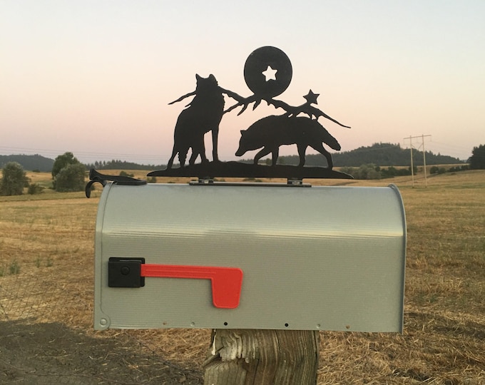 MAILBOX TOPPER | Wolf | Howling Wolves 3
