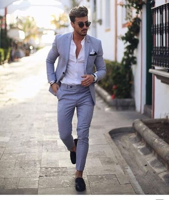 Statement Summer Suits: The Five Pastel Colours to Consider This Summer # blue #suit #men #socks Summer is t… | Terno azul-claro, Ternos azuis  masculinos, Terno azul