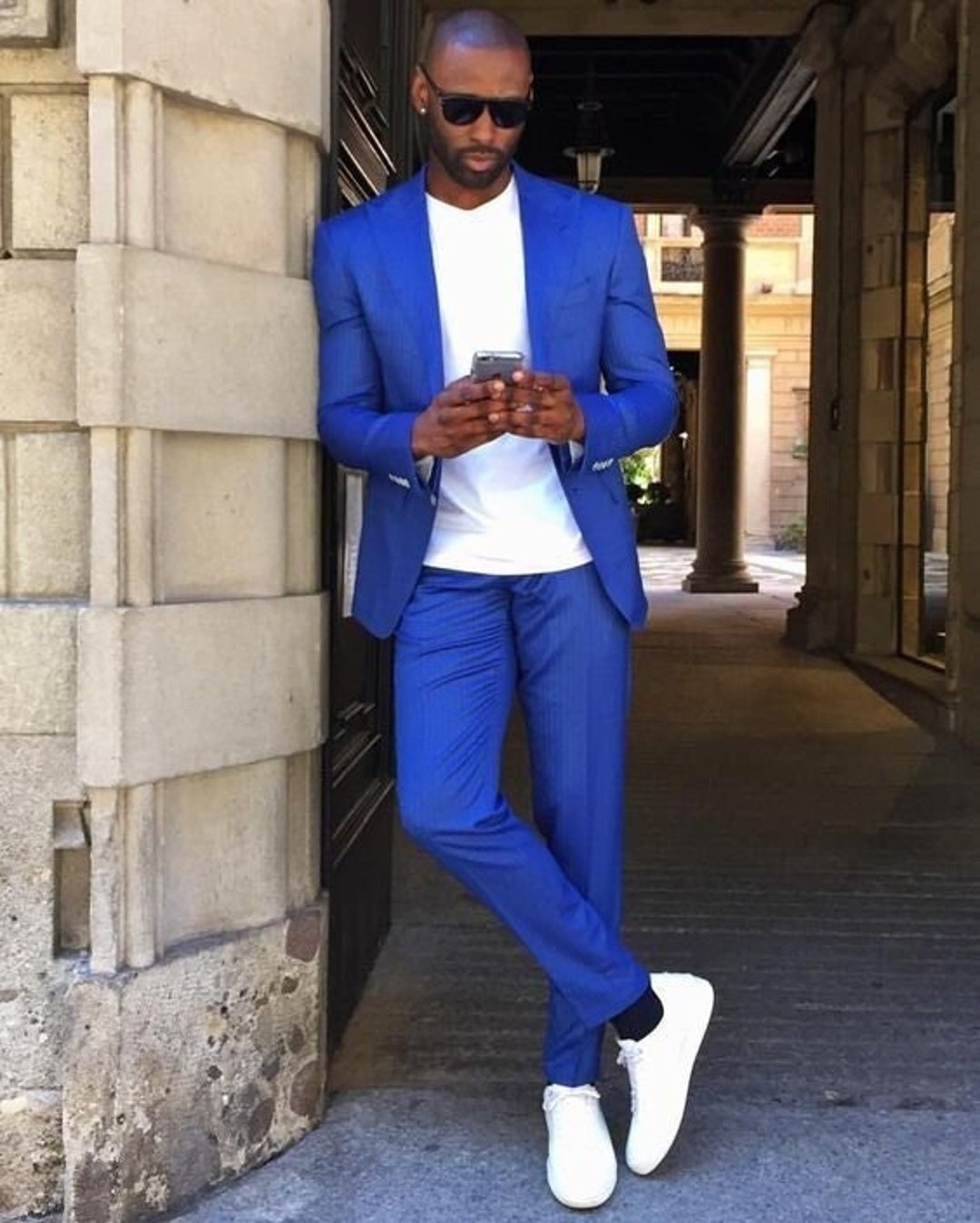 Suits and sneakers #suits #mensstyle #white #shoes #basket #sneakers #blue  #navy #costume #streetsty… | Suits and sneakers, Double breasted suit men, Blue  suit men
