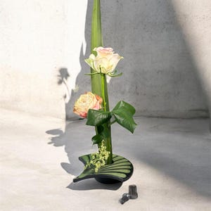 Ikebana Vase,frische Schnittblume,Ikebana mit Frosch,Blumenvase,handgefertigte Vase