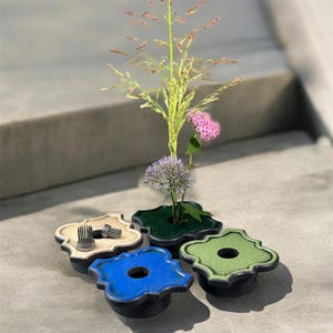 Handmade ceramic ikebana vase,Ikebana Vase,Flower Vase with frog,Kenzan,Porcelain Vase,Japanese style vase