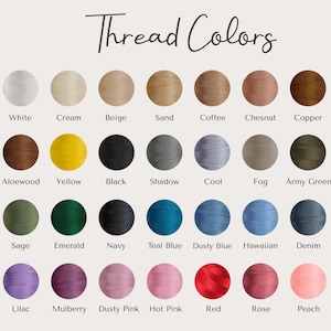 Puede incluir: Una carta de colores que muestra una variedad de colores de hilo. El texto "Thread Colors" est&aacute; en la parte superior. La carta incluye colores como blanco, crema, beige, arena, caf&eacute;, casta&ntilde;o, cobre, &aacute;loe, amarillo, negro, sombra, fr&iacute;o, niebla, verde militar, salvia, esmeralda, azul marino, azul turquesa, azul polvoriento, hawaiano, mezclilla, lila, mora, rosa polvoriento, rosa intenso, rojo, rosa y melocot&oacute;n.