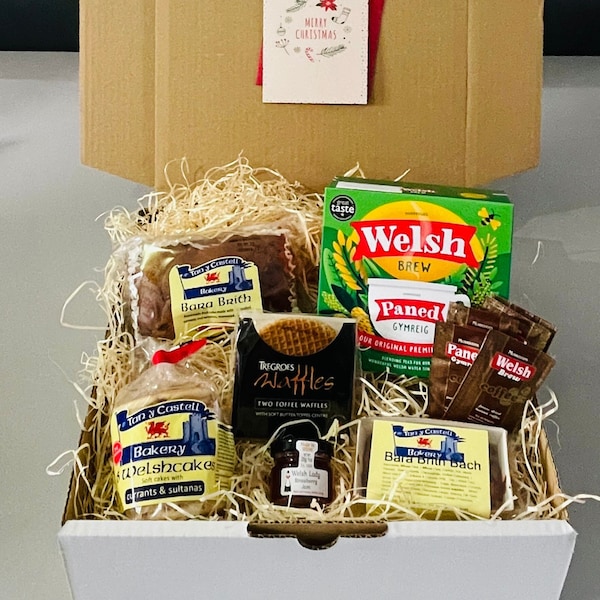 Medium Welsh gift hamper containing tea & coffee