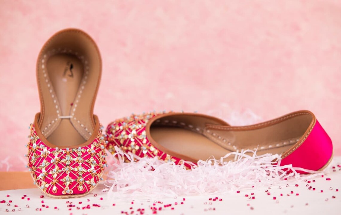 Pink High Quality Ladies Bridal Punjabi khussa chappal Mojari | Etsy
