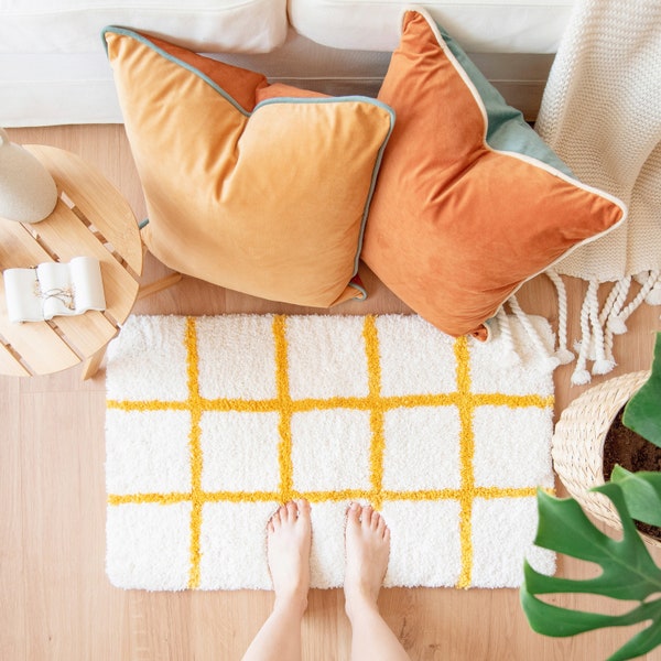 Baulas Bathmat – Modern Grid Design Microfiber Absorbent Non Slip Tufted Rug for Floor, Shower or Kitchen (20"x32”) - Yellow