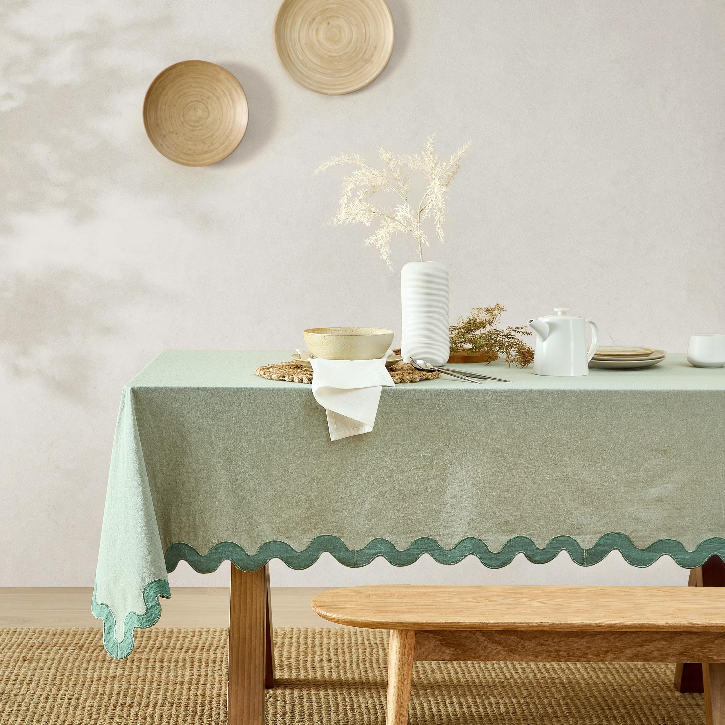 Nacascolo Tablecloth – Scalloped Edge Stonewashed Cotton Tablecloth (Scalloped Sage)