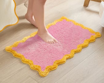 Nereida Bath Mat – Scalloped Design Microfiber Absorbent Non Slip Rug (Sunrose)